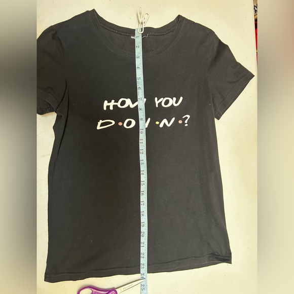 FRIENDS TV Show Series Short Sleeve “How you Doin?” Black Tee Woman’s Small - Picture 3 of 3